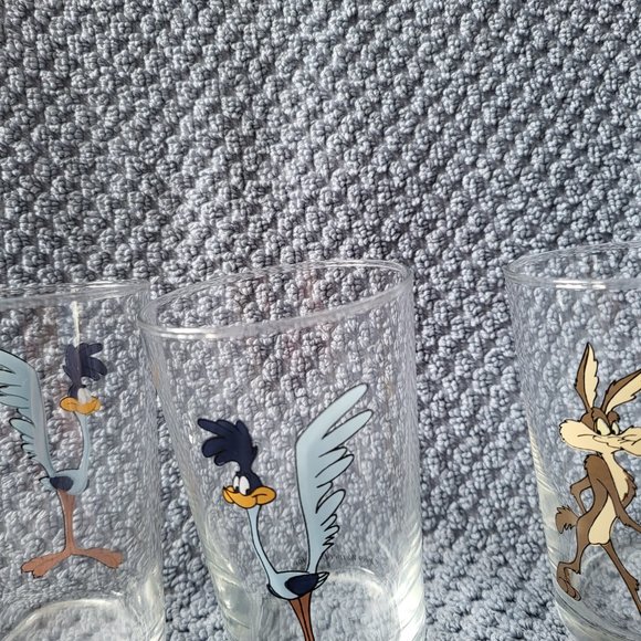 1989 Looney Tunes Glass Tumblers | Set of 4+1 Warner Bros Cartoon Glasses - Picture 6 of 8